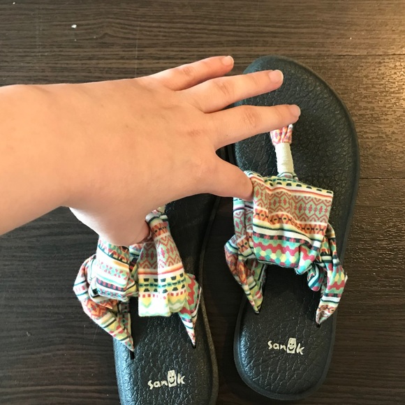 Sanuk sandals - Picture 2 of 2